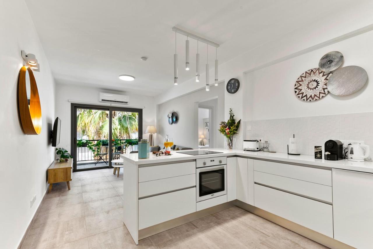 Dreamy 2 Bed Apartment By The Sea Paphos Exterior foto