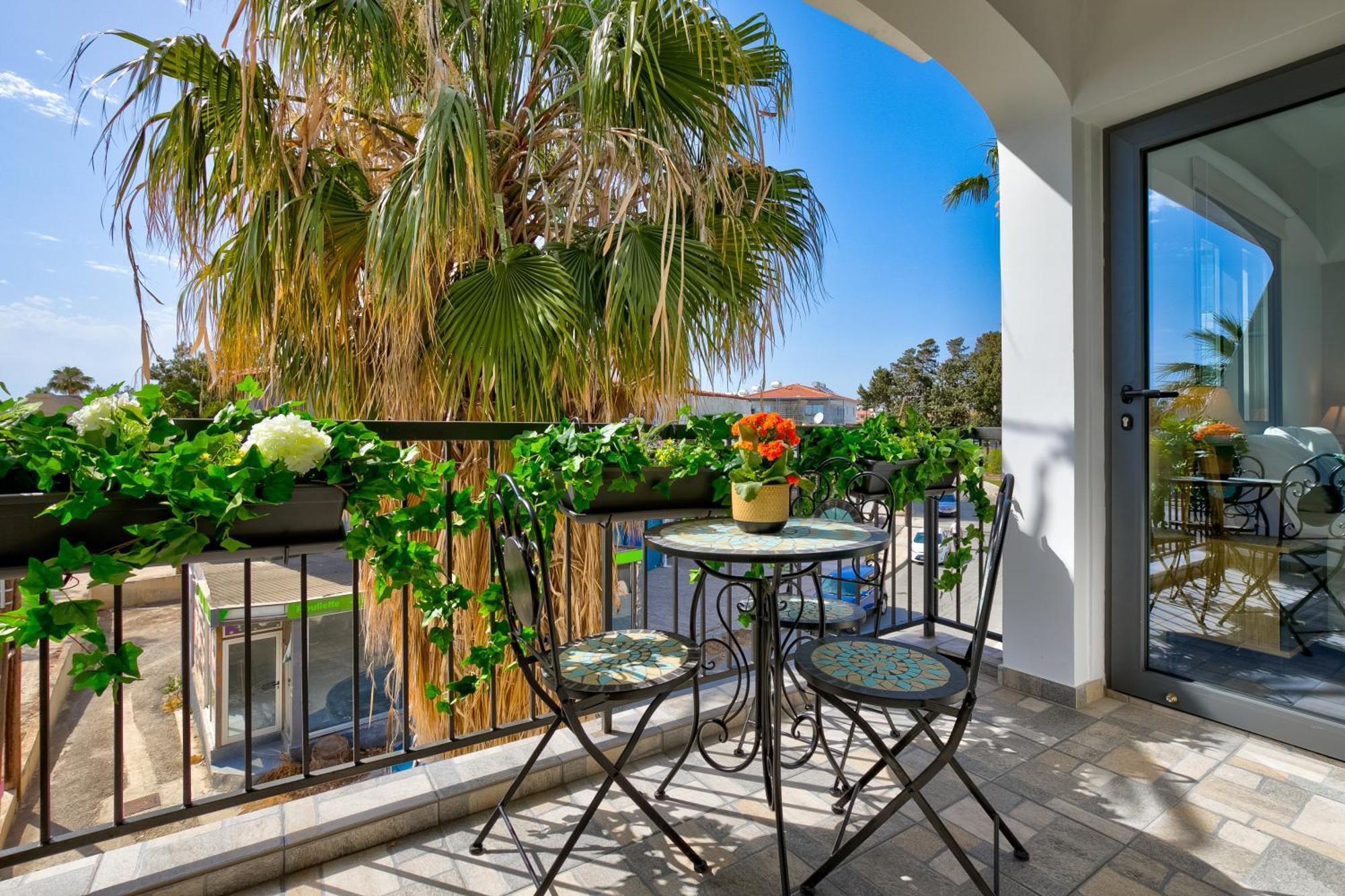 Dreamy 2 Bed Apartment By The Sea Paphos Exterior foto